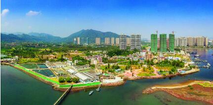 俯览澳头街道衙前村. 惠州日报记者黄旭新 通讯员曾境康 摄