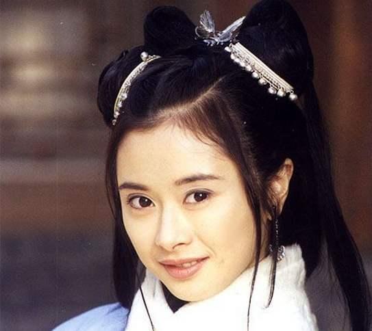 冻龄女神何美钿:令吴彦祖陈志朋拜倒,出道25年0绯闻,如今单身