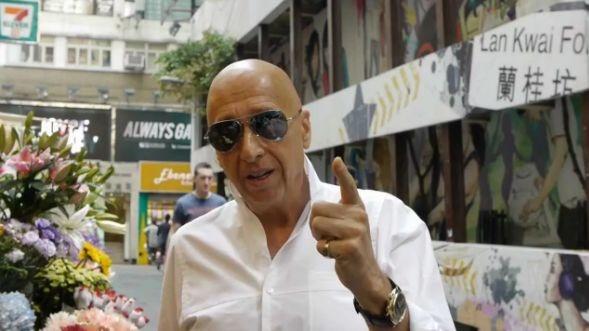 让这条宽不过20米,长不过300米的小巷享负盛名的,正是犹太商人盛智文