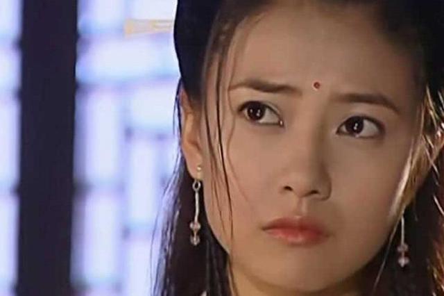 影视不同版本的周芷若都有眉心痣而新版中她眉心却没有