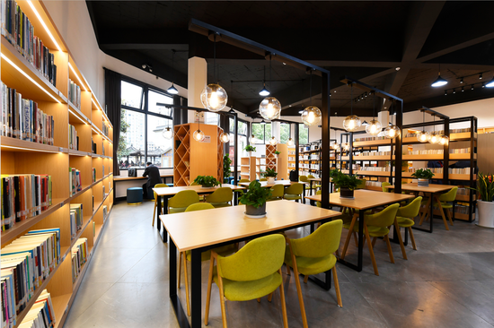 杭州富阳首家24小时智慧图书馆开馆 推动全民阅读