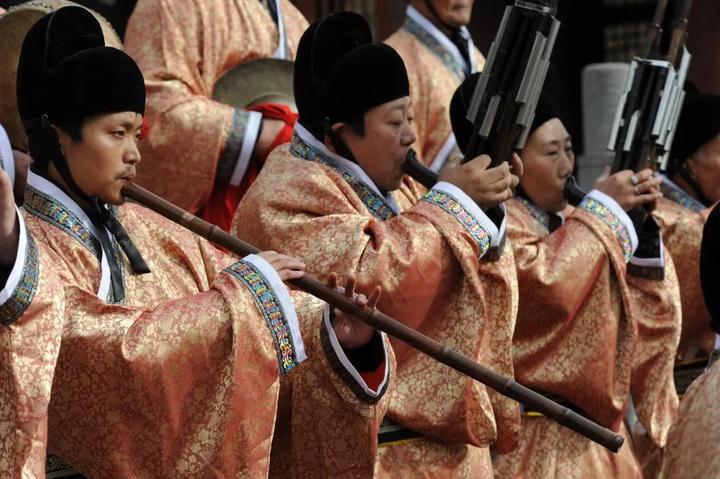 保留了中国古代吹奏乐的基本要素,以其独特的铜制管子,独特的苇制哨子