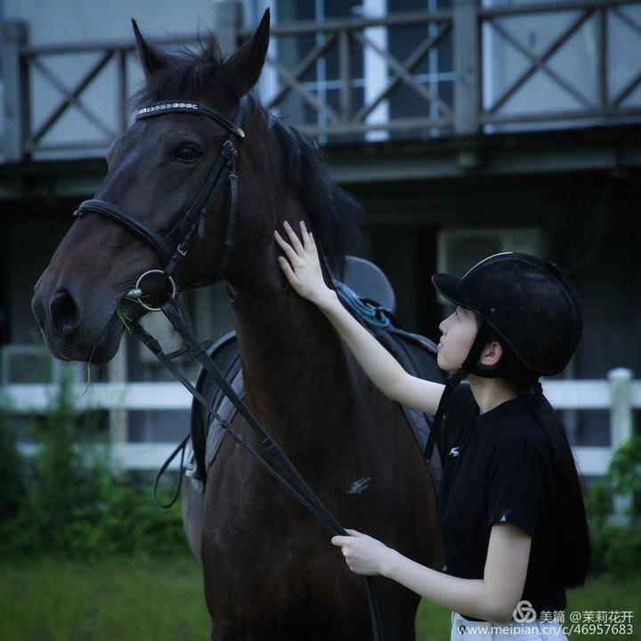 心怀大爱系苍生大学生洪紫千成长史上