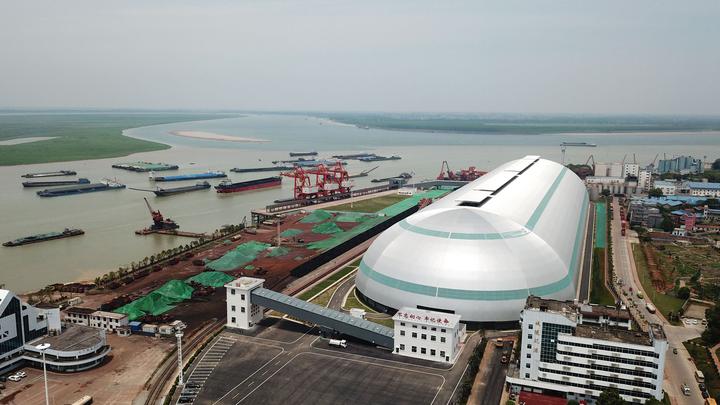 岳阳港口巨型"胶囊"迅速成网红:内部竟能跑火车