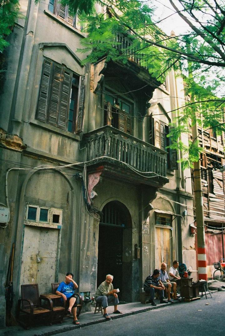 《看不见的烟台山》:百年芳华下的人与故事