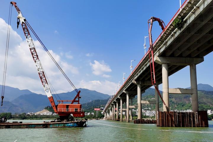 甘竹大桥首次进行"大手术"