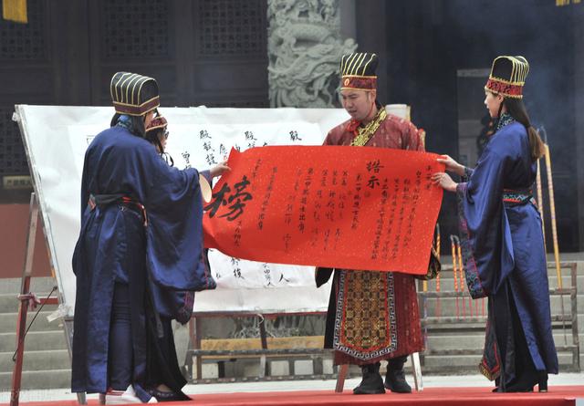 从洛阳纸贵到头条粉丝超千万变化的是载体不变的是文明的传承