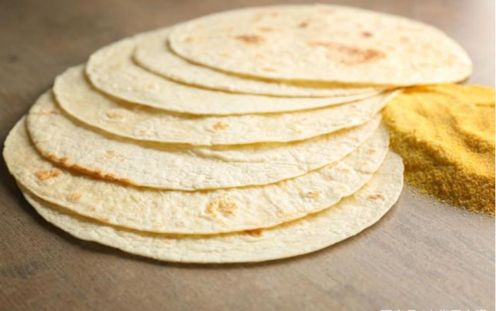 中,希伯来人特意将埃及人最喜欢的面包和啤酒,换成了葡萄酒和无酵饼