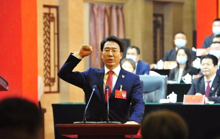 【本地要闻】程洋当选新密市人民政府市长