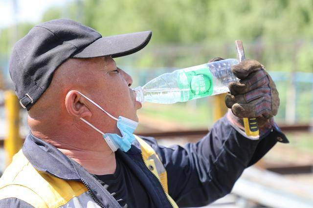 7月上旬以来,东北地区迎来持续高温天气,辽宁,吉林多地持续发布高温