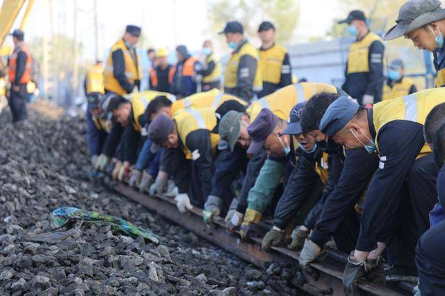 7月上旬以来,东北地区迎来持续高温天气,辽宁,吉林多地持续发布高温