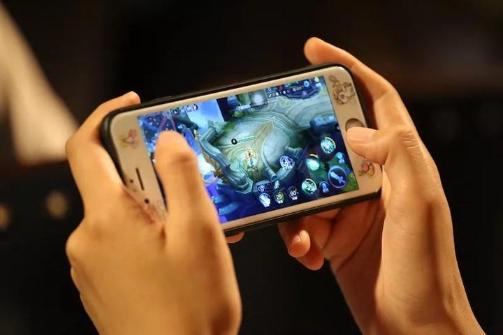 沉迷手机游戏每天只睡2小时,15岁少年患上脑中风!