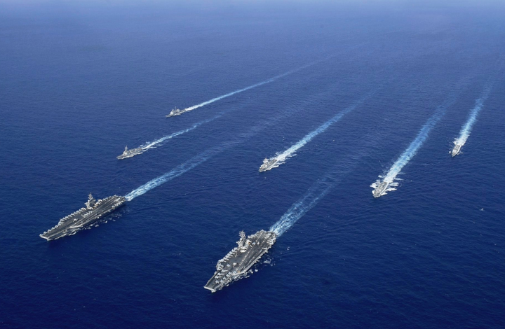 尼米兹和里根组成的双航母战斗群在南海 图源:美国海军