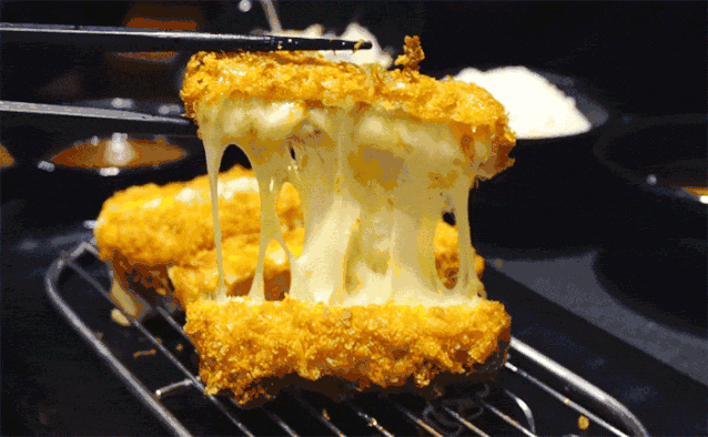 芝士玉米烙香浓的味道黏糯拉丝的口感尝一口就难忘