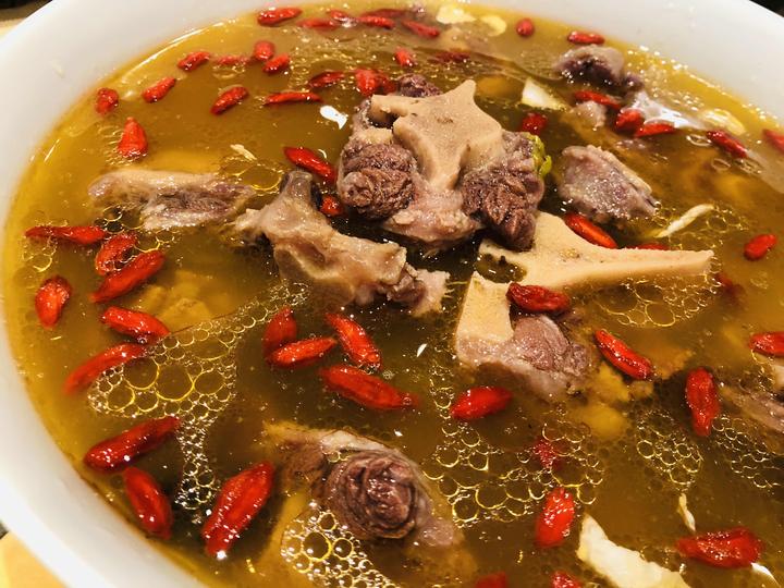 巴黎自己做的牛尾巴汤