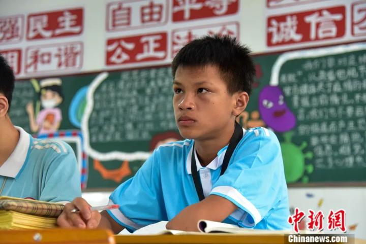 又一个中国独臂篮球少年火了他常见凌晨三点的球场