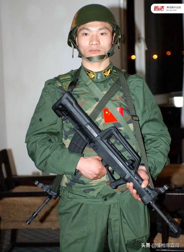 因此武警使馆警卫小组根据自己的实践经验总结出了《驻外使馆警卫勤务