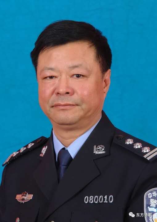 【作者简介】:洋浴海,原名杨玉海,内蒙古太仆寺旗人,一个写诗的人.