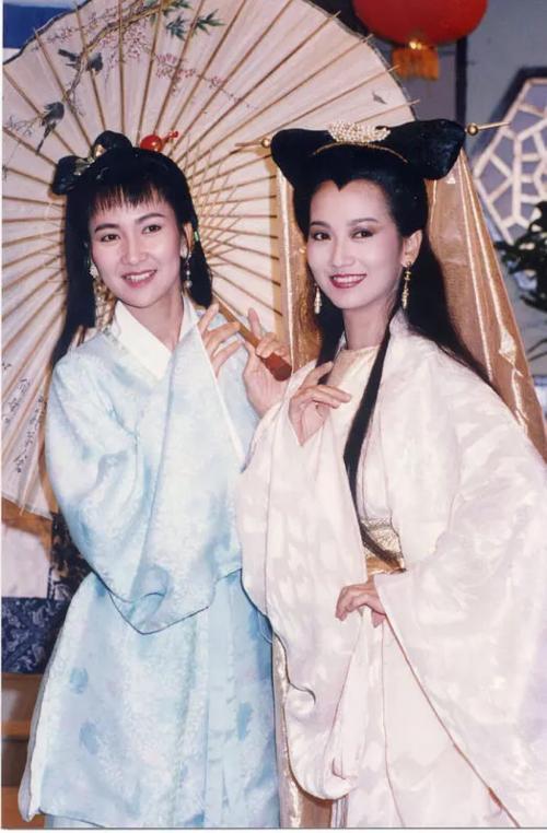 当66岁的白素贞撞上62岁的小青网友还是没有玻尿酸的脸自然