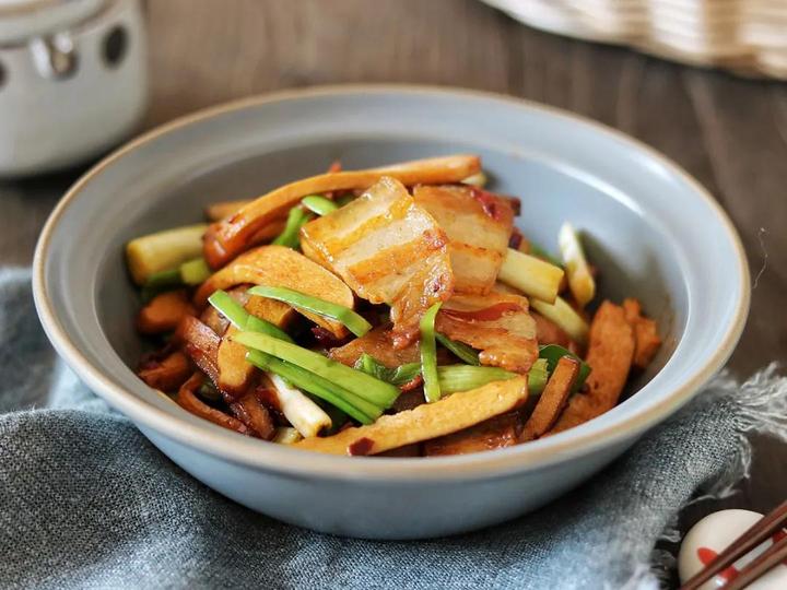 青蒜香干回锅肉