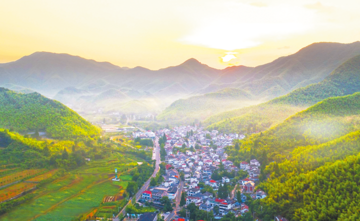 十五年不忘初心浙江坚定不移沿着绿水青山就是金山银山之路阔步前行