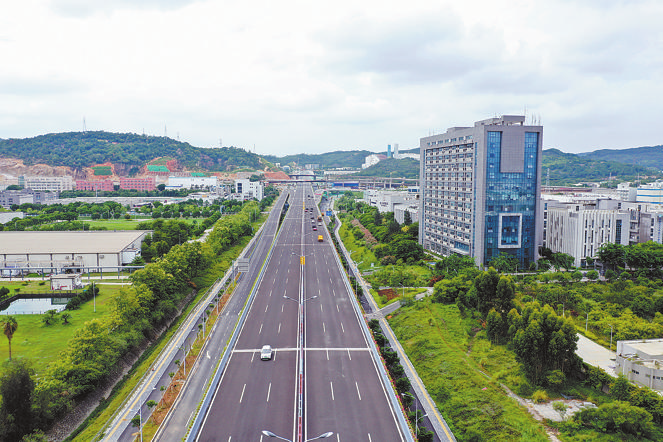 组成部分,是第二西通道连通海新路,疏港通道,厦成高速的重要交叉节点