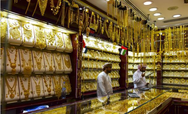 逛迪拜黄金街就像菜市场,世界最大金戒指64公斤,能看不能戴!