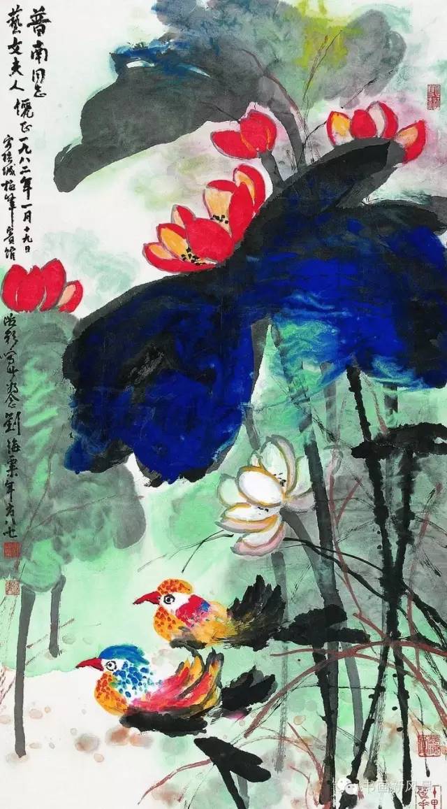 刘海粟的荷花在色彩表现上,采用了泼墨泼彩的手法,在中国画传统的青绿