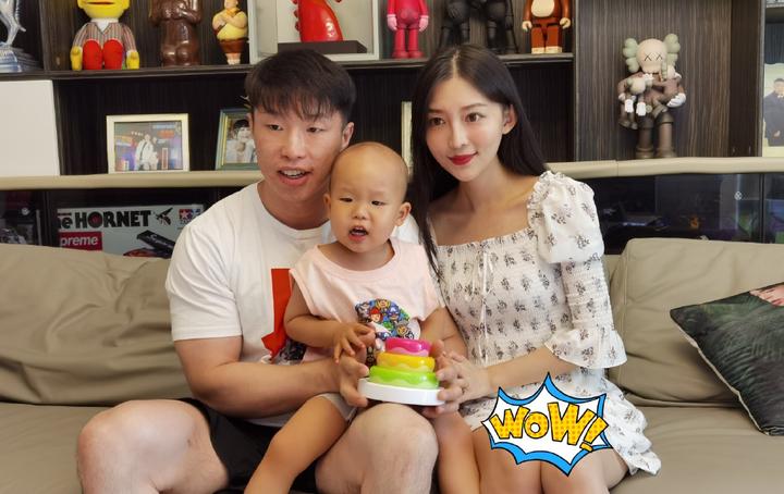 德云社烧饼惨遭打脸节目中花式秀恩爱在家却被赶到客厅睡觉