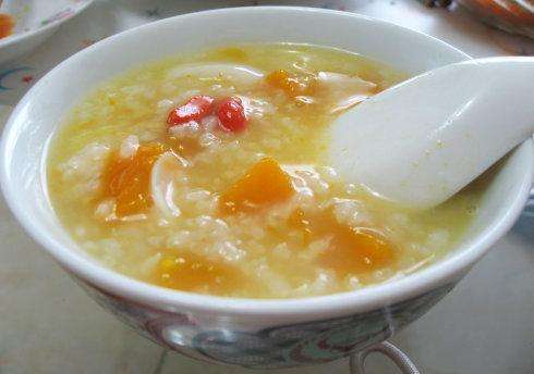 假日早餐吃什么好?南瓜百合粥秋天食用最适宜
