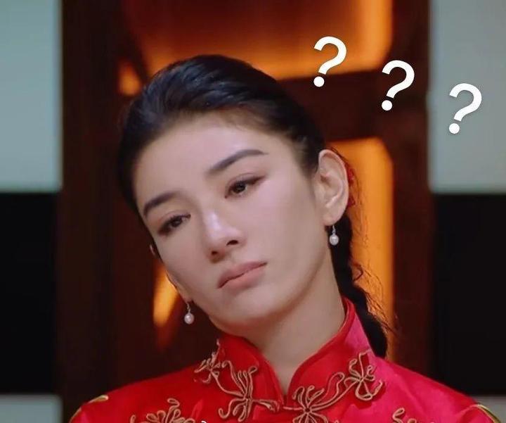 网友都说再怎么也比您给 s 卡的那位强吧,显然黄奕也是这么想的,表情