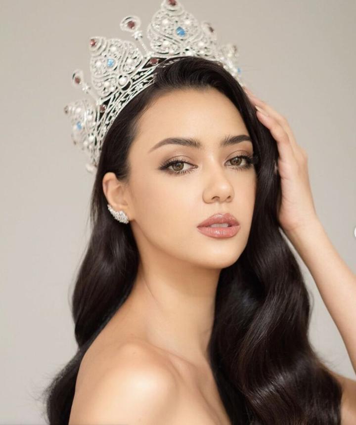 加拿大亚裔混血获选美冠军性感美貌惊为天人