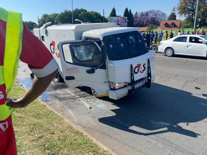 视频:florida运钞车枪击事件 警方逮捕3名内鬼 收回320万兰特现金