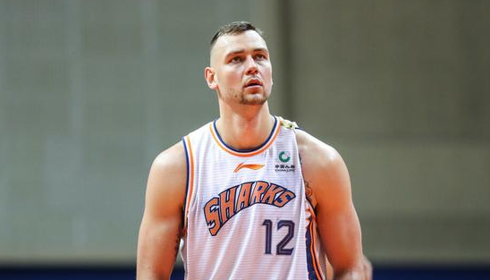 强援即将到位莫泰尤纳斯抵华接受隔离将与周琦组新疆双塔