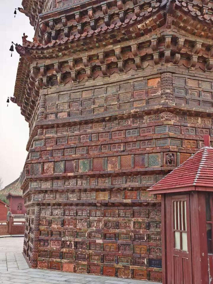 我国目前最高大,历史最悠久,保存最完整的一座琉璃砖塔