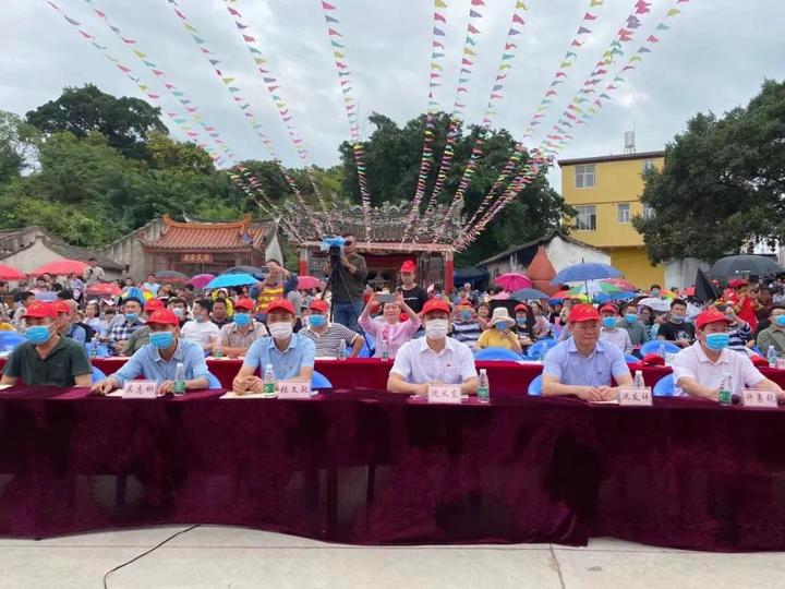 形式在桥东镇仙塘村举办暨诏安县综治平安建设文艺演出"共建共治共享