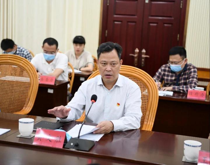 县委书记黄文胜指出,全县各级各部门要切实提高思想认识,充分认识当前