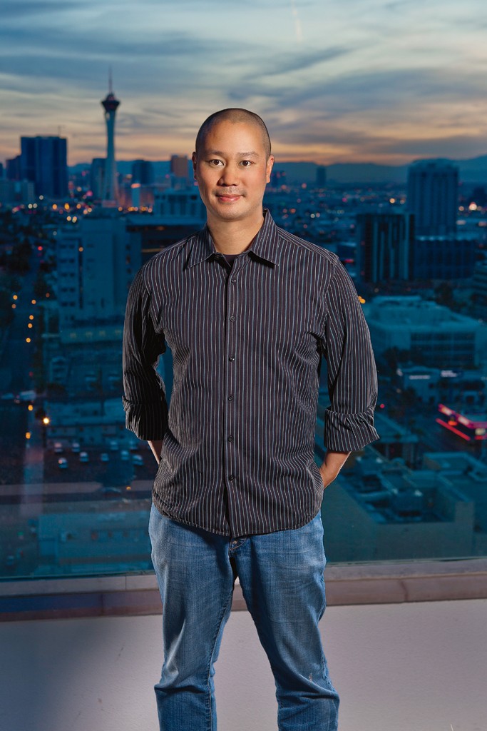 拜登遛狗扭了脚踝■北卡新冠住院病例再创纪录■网络鞋王谢家华不同