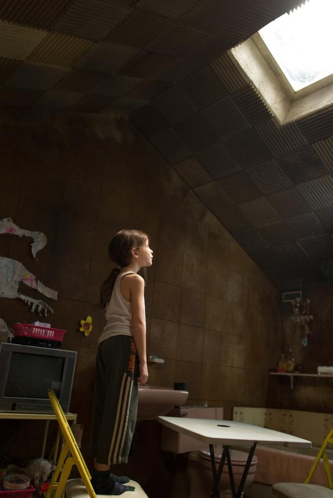 《房间》,助力布丽·拉尔森捧得小金人,但杰克的演技更让人动容