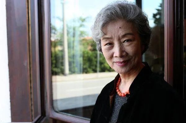 47岁才正式出道,74岁成最佳女主角,她说:一生要做个明白人