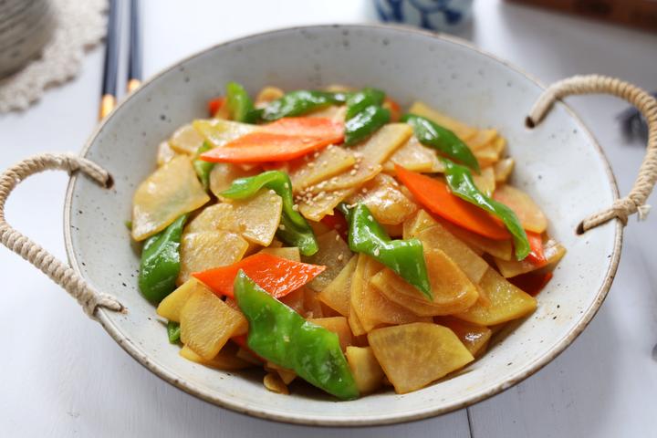 我家最爱的土豆吃法,简单炒一炒,不加肉也好吃,孩子超爱吃