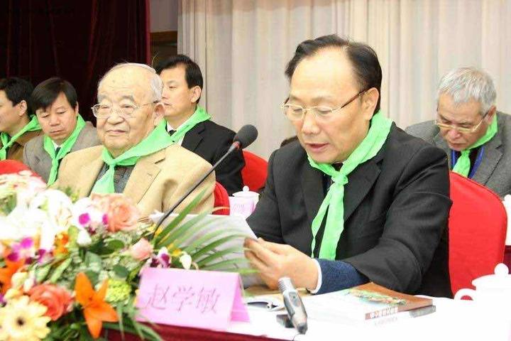 会长赵学敏和台湾连战夫妇赵学敏出生在文化氛围极其浓厚的陕西三原县