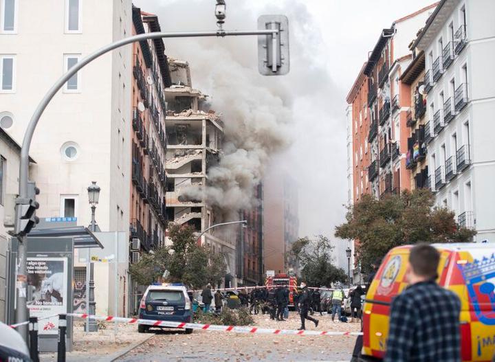 西班牙首都马德里市中心一幢建筑发生爆炸已经造成三人死亡一人失踪11
