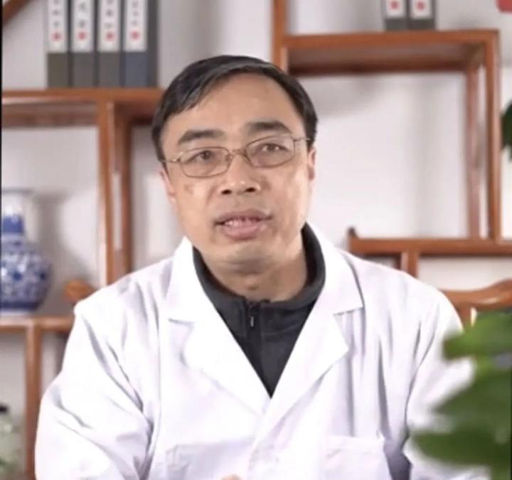 指标,结合他自述的生活饮食习惯,福州中医院肿瘤科的朱子奇主任判断