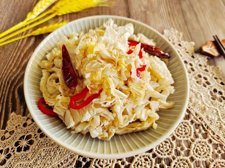 凉拌白菜丝:清脆爽口,开胃又下饭!