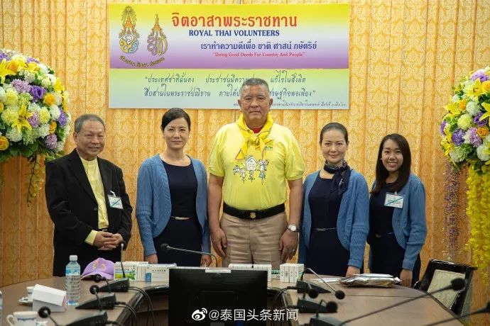 恩威集团向泰国皇家志愿者捐赠连花清瘟胶囊等药品_南非_新闻_华人