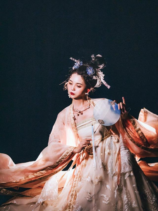 唐宫夜宴的剑舞者不幸中带着些许幸运唐帝国第一舞者公孙大娘