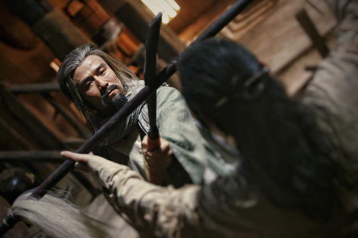 这部超好看的新派武侠电影《狂刀》26日登录爱奇艺,演绎大漠武侠风