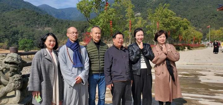 定明大和尚与曹德旺先生,王石夫妇等合影