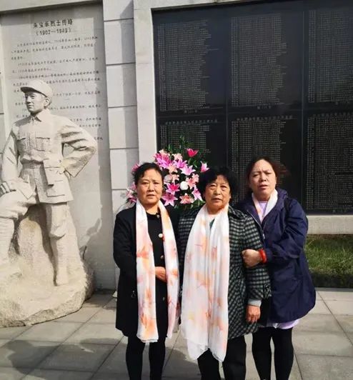 这个纸条送到烈士的村里时,亲人们才知道他是在淮海战役陈官庄